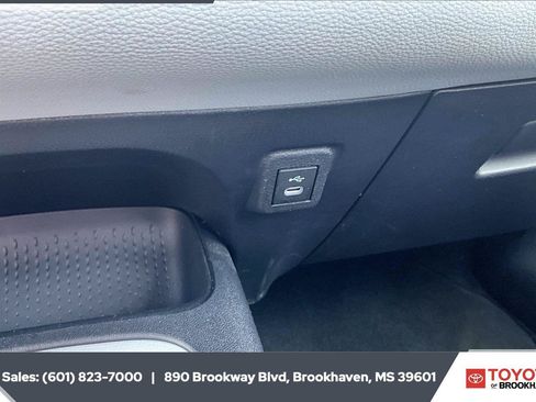 Used 2025 Toyota Corolla SE FWD image 23