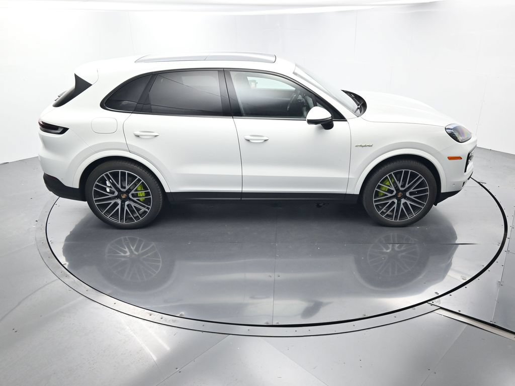 Certified 2026 Porsche Cayenne E-Hybrid AWD/4WD image 38