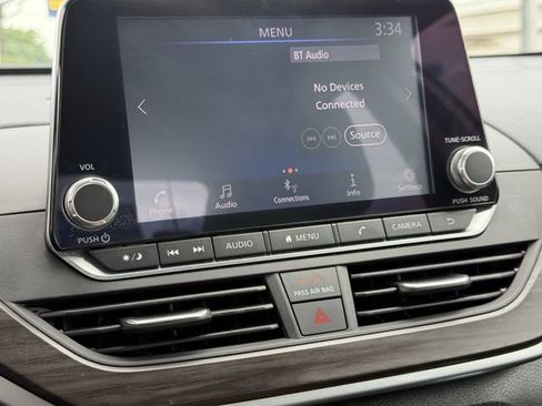 Used 2024 Nissan Altima 2.5 SV FWD image 16