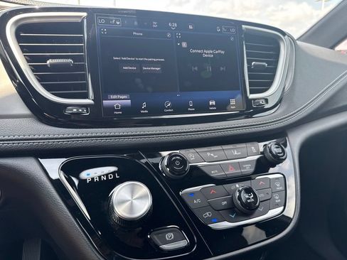New 2027 Chrysler Pacifica Select AWD/4WD image 14