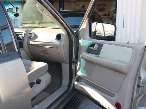 Used 2003 Ford Expedition XLT RWD image 34