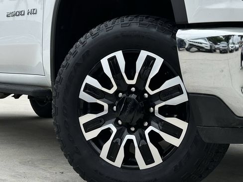 Used 2022 Chevrolet Silverado 2500 LT w/ Convenience Package AWD/4WD image 13