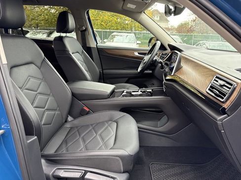 Used 2025 Volkswagen Atlas SE w/ Black Wheel Package image 25