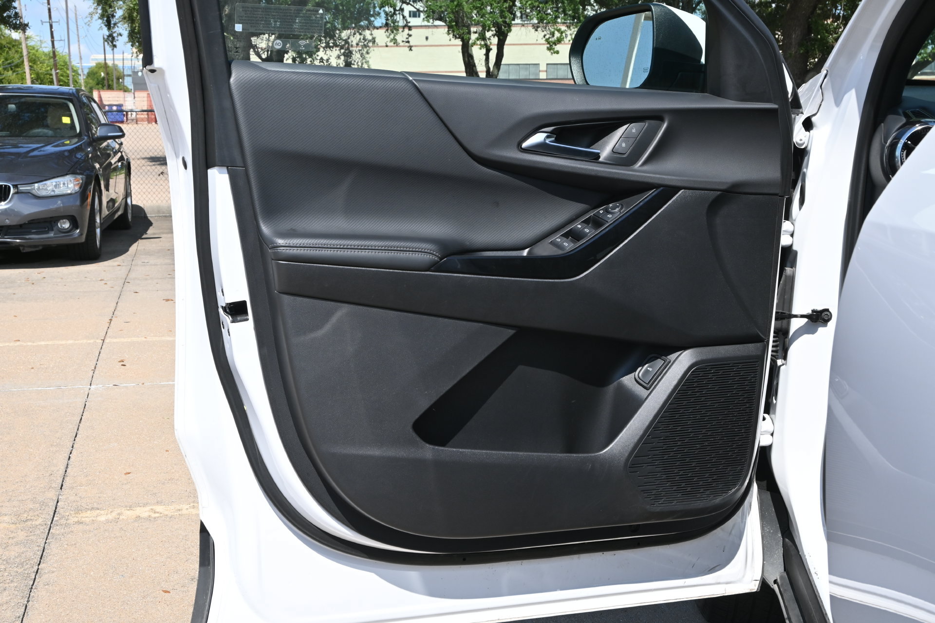 Used 2025 Chevrolet Equinox LT w/ Convenience Package II FWD image 19