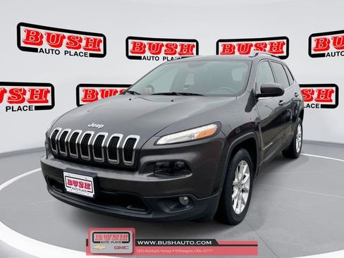 Used 2017 Jeep Cherokee Latitude w/ Comfort & Sound Group image 2