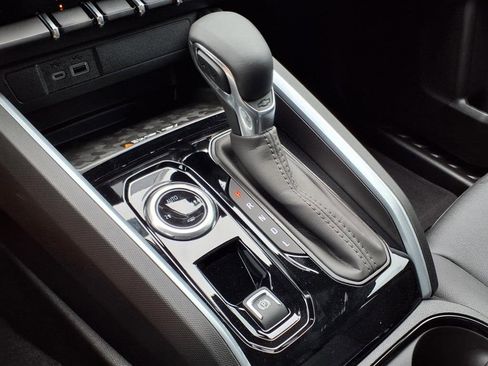 New 2025 Chevrolet Colorado LT w/ LT Convenience Package image 16