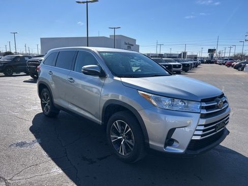 Used 2019 Toyota Highlander LE image 4