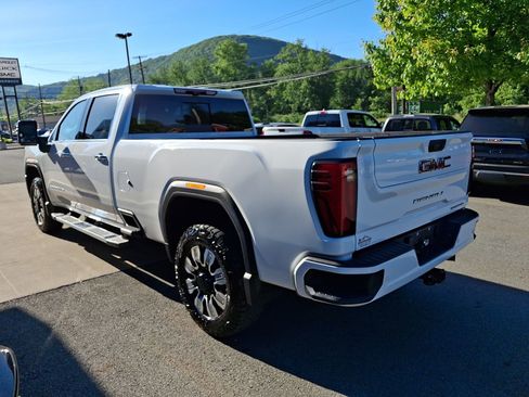 Used 2024 GMC Sierra 2500 Denali w/ Denali Reserve Package AWD/4WD image 4