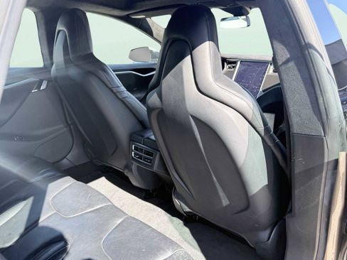 Used 2015 Tesla Model S 70D image 40
