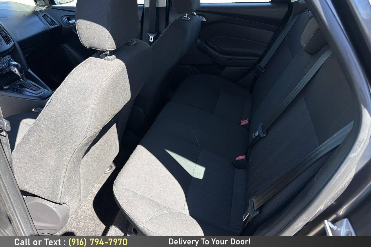 Used 2015 Ford Focus SE FWD image 14