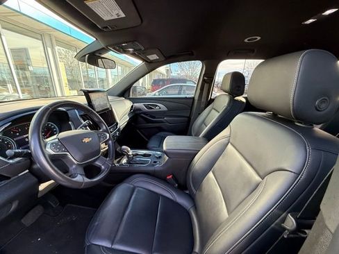 Used 2022 Chevrolet Traverse LT image 11
