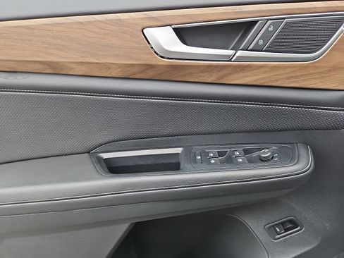 Used 2025 Volkswagen Atlas SE image 12