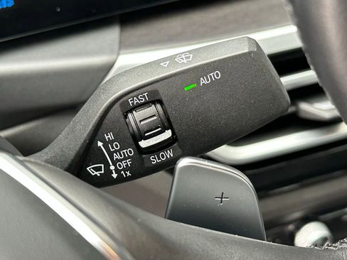 Used 2023 BMW 330i Sedan w/ Premium Package image 39