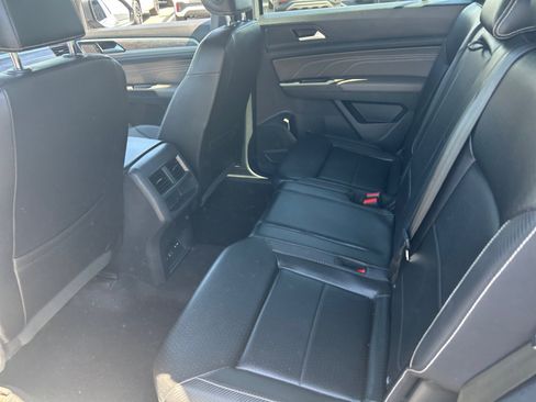 Used 2021 Volkswagen Atlas Cross Sport SE w/ V6 Towing Package FWD image 17