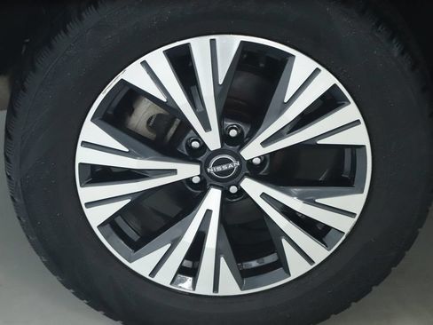Used 2022 Nissan Rogue SV AWD/4WD image 12