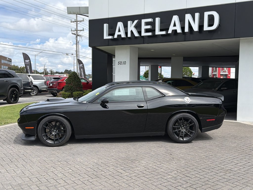 Used 2022 Dodge Challenger R/T Scat Pack w/ Shaker Package RWD image 3