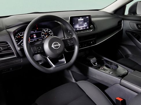 Used 2024 Nissan Rogue S FWD image 10