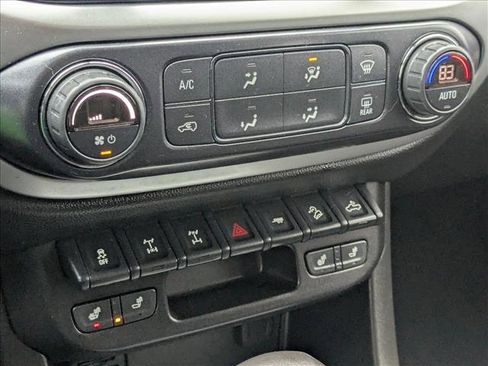 Used 2022 Chevrolet Colorado ZR2 image 17