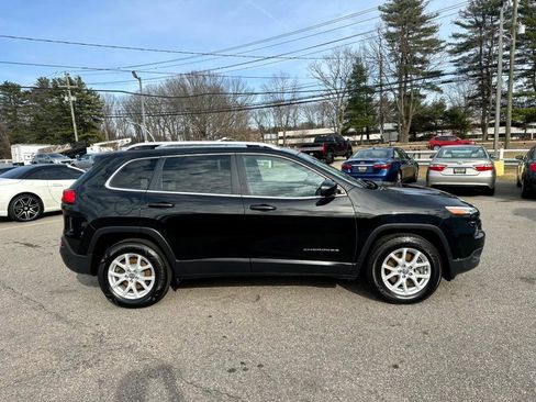 Used 2017 Jeep Cherokee Latitude w/ Comfort/Convenience Group image 5