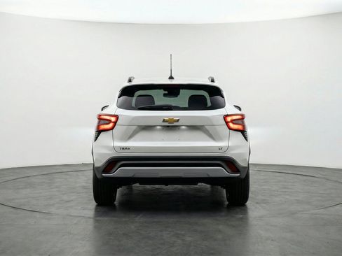 Used 2025 Chevrolet Trax LT FWD image 7