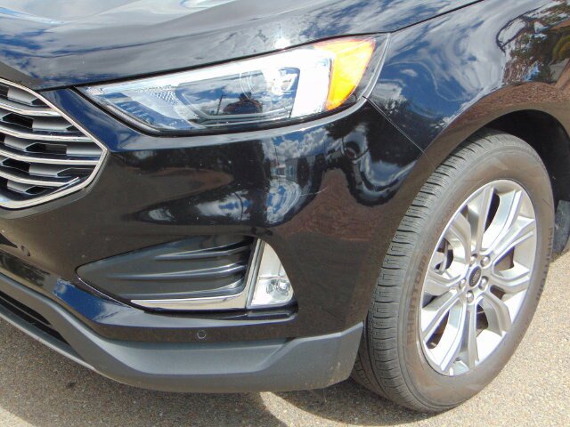Certified 2024 Ford Edge Titanium AWD/4WD image 2