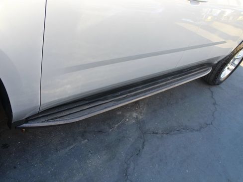Used 2018 Chevrolet Suburban LS RWD image 12