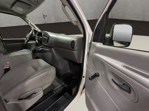 Used 2006 Ford E-250 and Econoline 250 RWD image 18