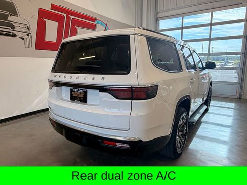 Used 2025 Jeep Wagoneer 4WD image 4