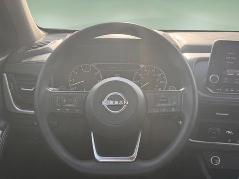 Used 2023 Nissan Rogue SV image 15