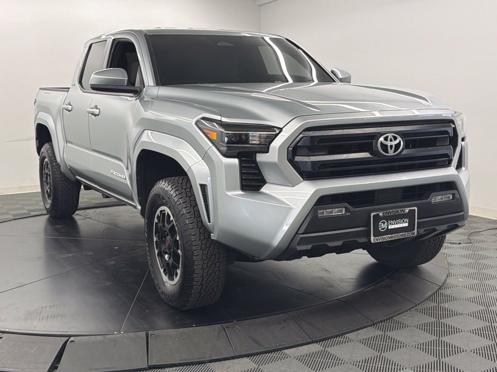 Certified 2025 Toyota Tacoma SR5 AWD/4WD image 8