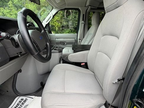 Used 2009 Ford E-150 and Econoline 150 Wagon RWD image 16