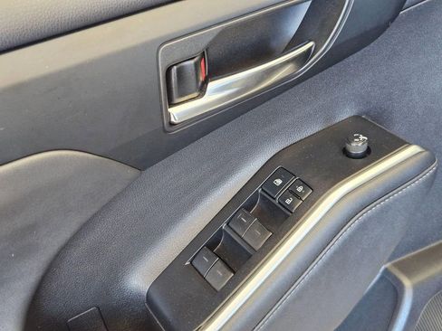 Used 2022 Toyota Highlander XLE image 11