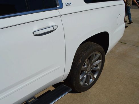 Used 2015 Chevrolet Suburban LTZ AWD/4WD image 5