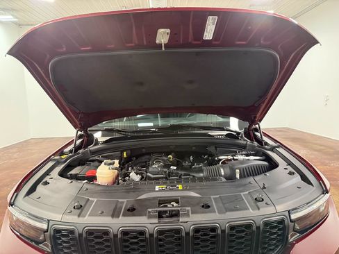 Used 2023 Jeep Grand Cherokee L Laredo AWD/4WD image 19