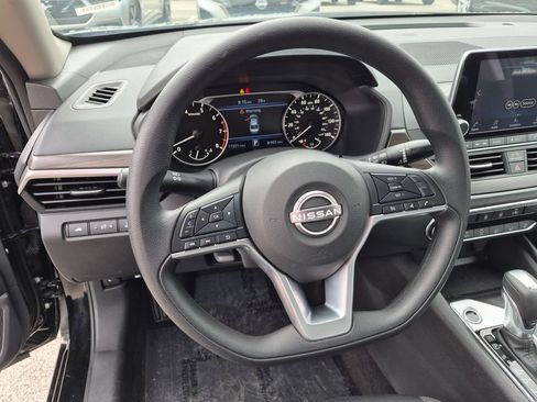 Used 2025 Nissan Altima 2.5 SV FWD image 22