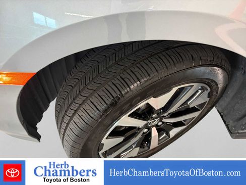 Used 2025 Honda Odyssey EX-L image 9