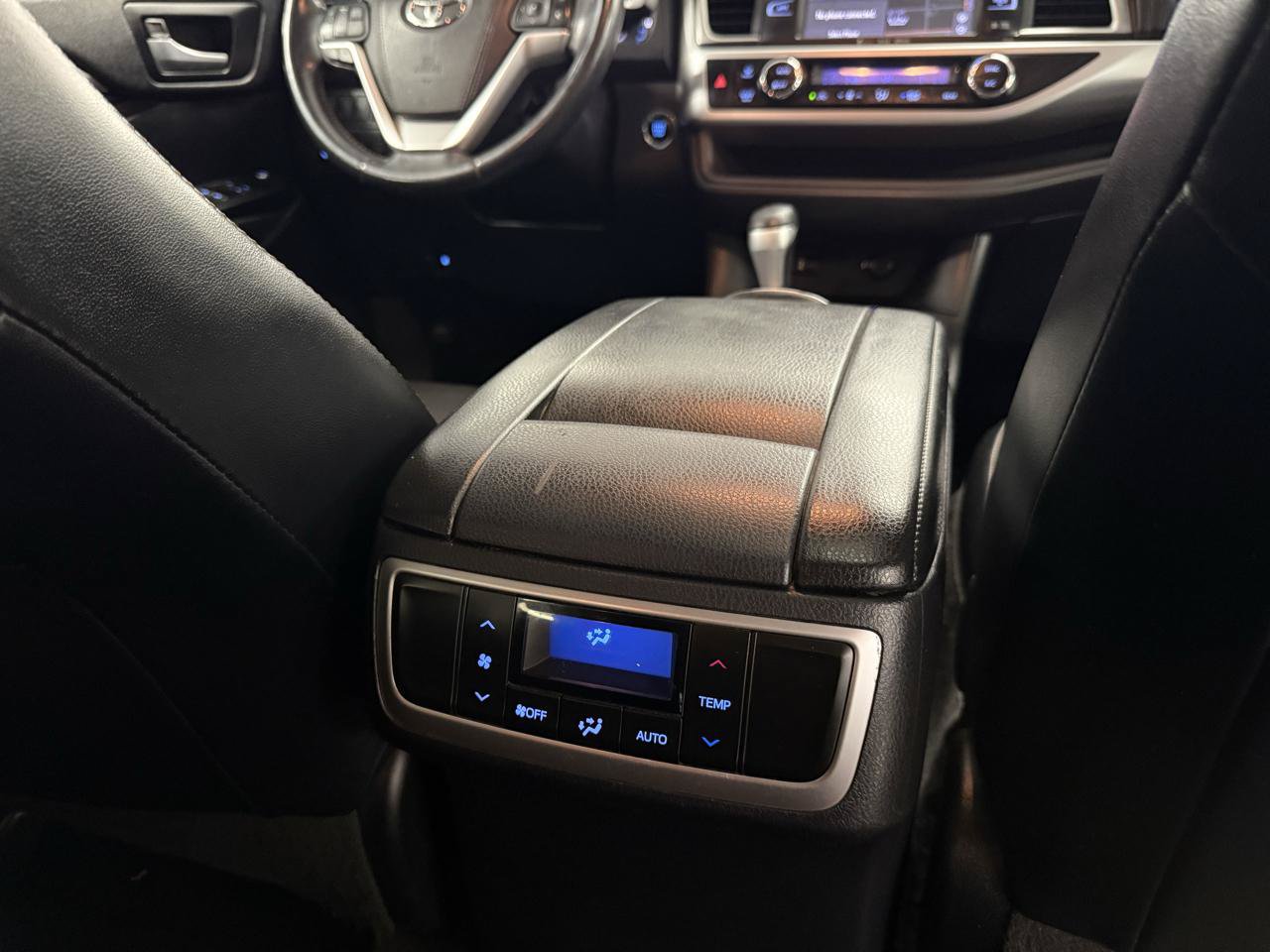 Used 2016 Toyota Highlander XLE AWD/4WD image 31