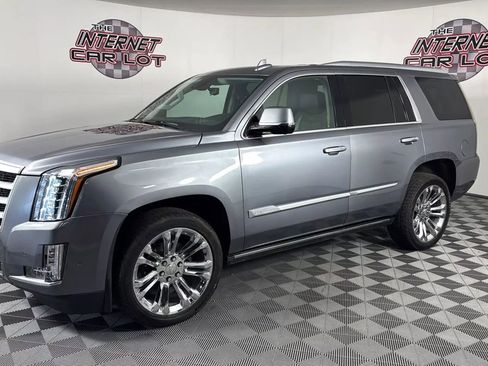 Used 2020 Cadillac Escalade Premium Luxury w/ LPO, Radiant Package AWD/4WD image 3