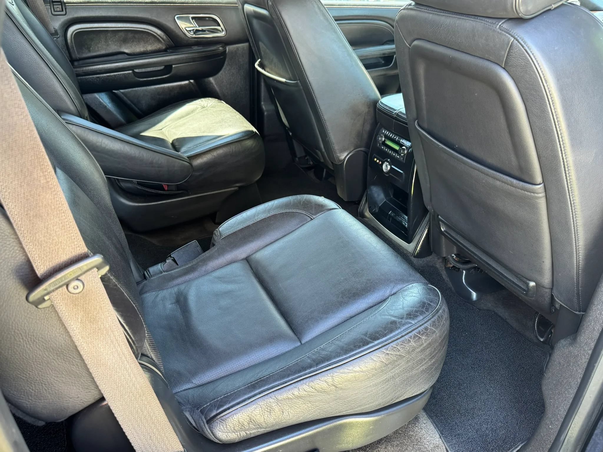 Used 2012 Cadillac Escalade Platinum RWD image 19