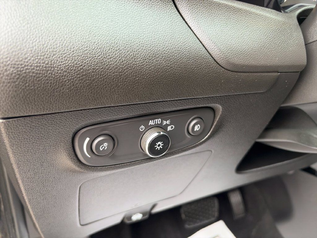 Used 2020 Buick Encore GX Essence w/ Experience Buick Package AWD/4WD image 18