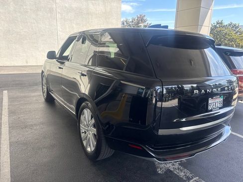 Used 2025 Land Rover Range Rover SE AWD/4WD image 6