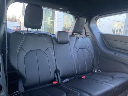 New 2026 Chrysler Pacifica Select image 13