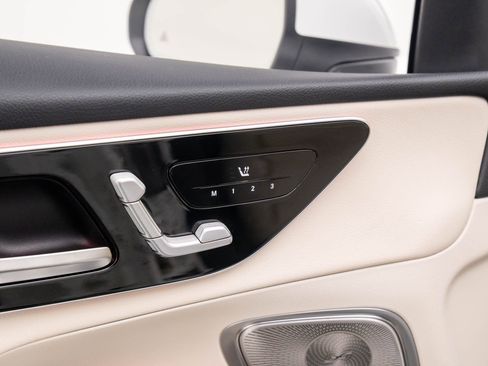 New 2025 Mercedes-Benz GLC 350e 4MATIC image 13