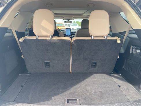 Used 2023 Ford Explorer Limited w/ Limited Technology Package RWD image 40
