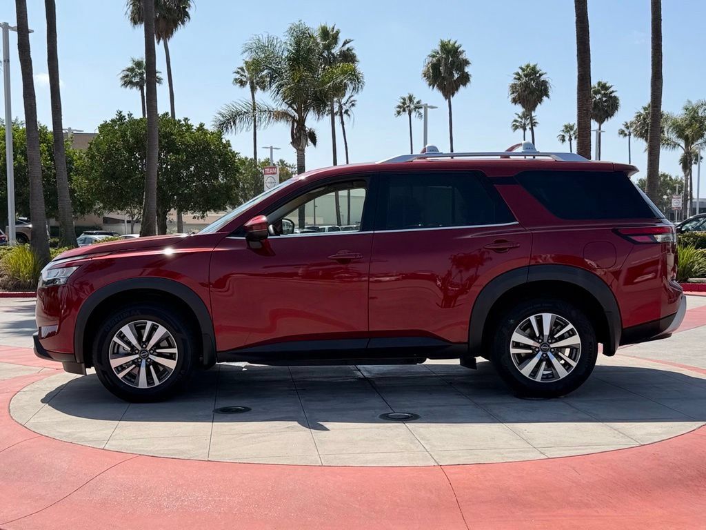 Certified 2023 Nissan Pathfinder SL FWD image 5