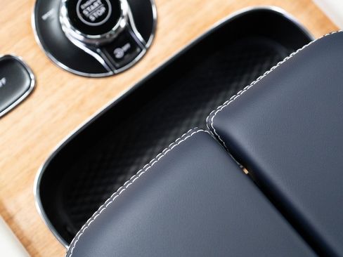 New 2025 Bentley Bentayga Extended Wheelbase image 30