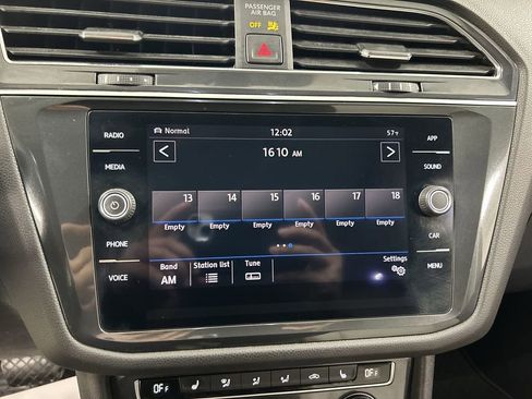 Used 2019 Volkswagen Tiguan SE w/ Panoramic Sunroof Package image 14