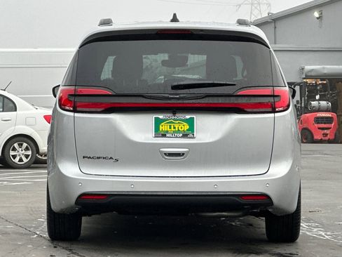 New 2026 Chrysler Pacifica Select w/ S Appearance Package image 6