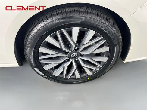 Used 2025 Nissan Altima 2.5 SV FWD image 38
