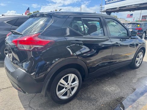Used 2020 Nissan Kicks S image 5